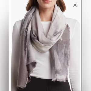 Vince Camuto Gray and Cream Fringed Scarf